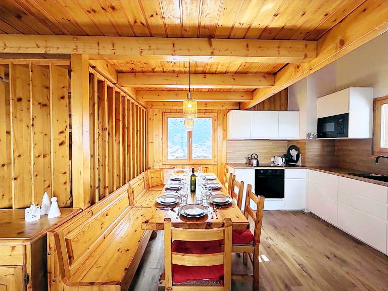 Chalet with terrace & yard — photo 3