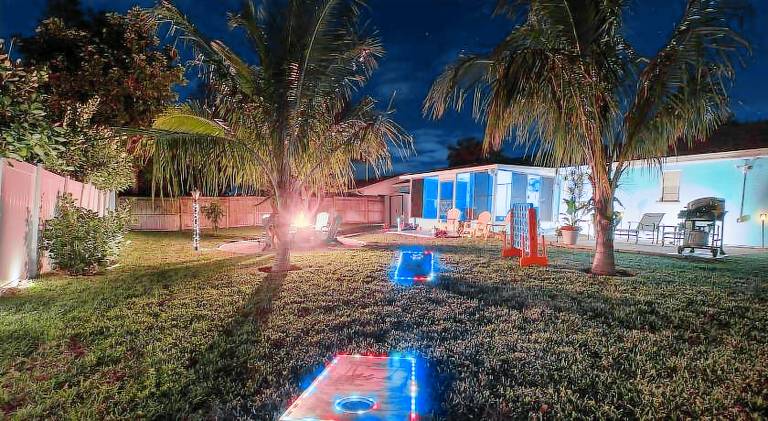 3 miles to AMI beach, 3 bed 2 bath, 4 miles to IMG in Bradenton, FL