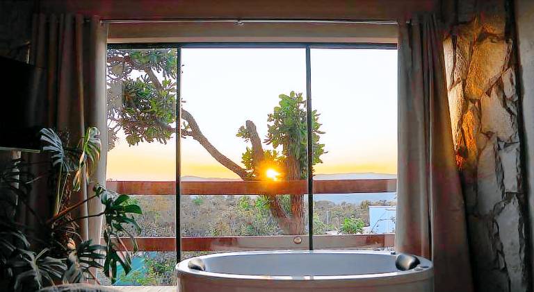 Vacation home with hot tub & yard | Dogs allowed — photo 4