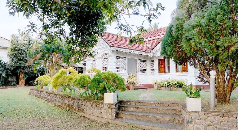 Bungalow with barbeque, yard & terrace — photo 4