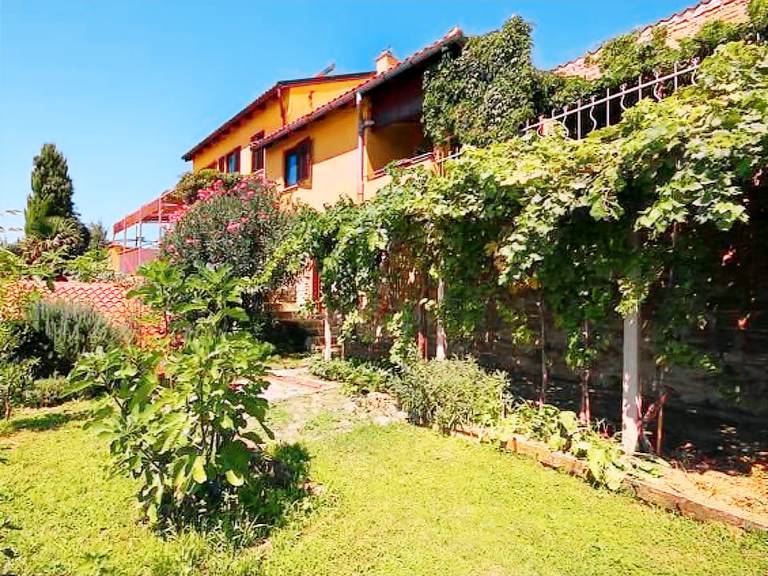 Fully equipped vacation home with hot tub, yard & patio | Dogs allowed — photo 3