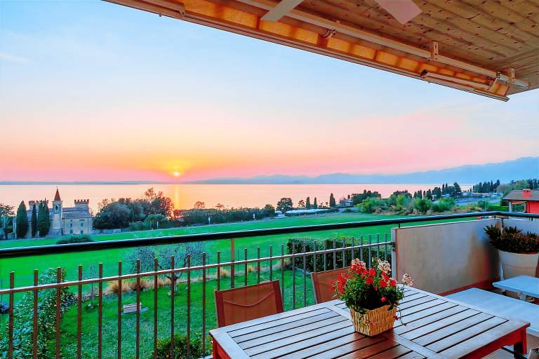 Rental apartment with pool & patio | Water view — photo 5