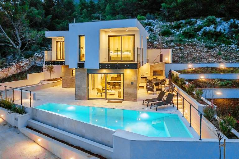 Villa  Trstenik