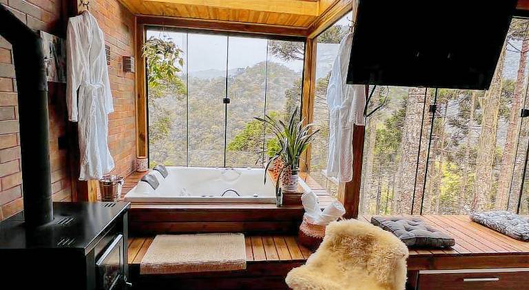 Lodge with garden & hot tub — photo 2