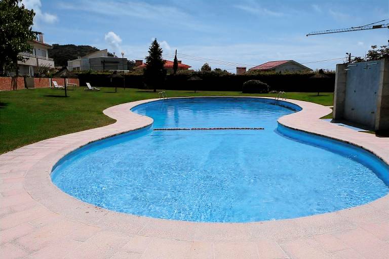 Family-oriented ample villa with terrace, garden & BBQ | Water view | Dogs allowed — photo 2