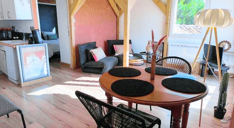 Rental apartment with patio — photo 4