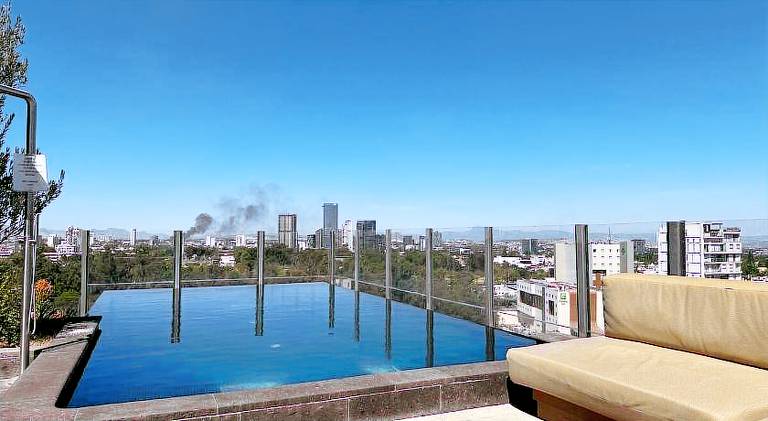 Apartment with pool — photo 3