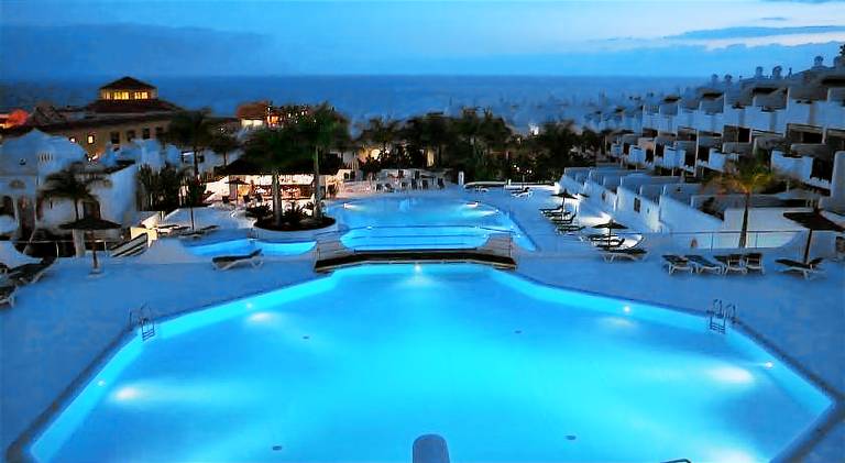 Holiday apartment with pool in Adeje
