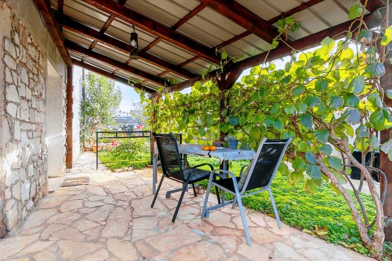 Lovely apartment with yard, terrace & barbecue | Dogs allowed in Porec