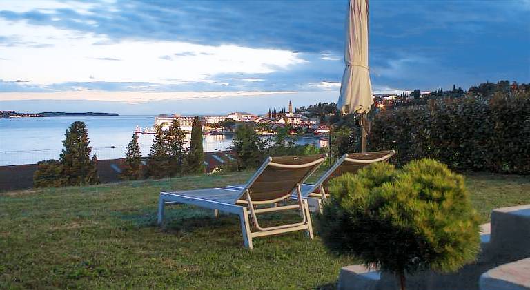 Holiday apartment with patio & garden — photo 4