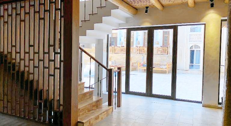 Serviced apartment with patio — photo 4