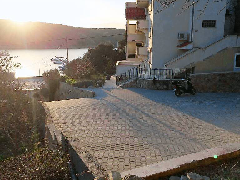 Apartment with terrace, BBQ & garden — photo 5