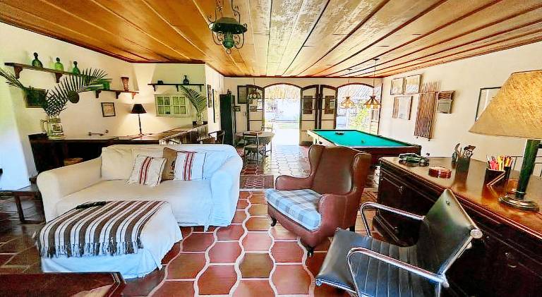 Vacation home with pool — photo 2