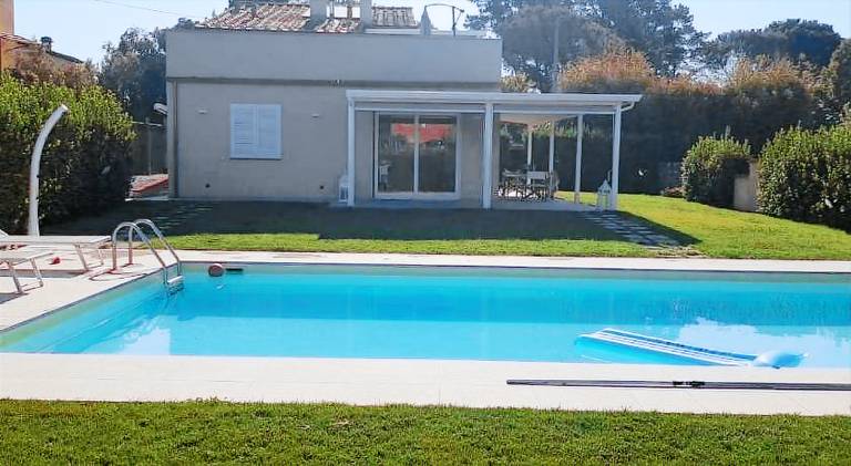 Pleasant vacation home with pool | Pets are welcome — photo 4