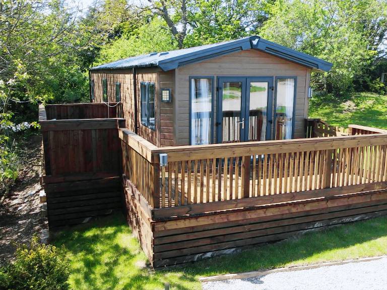 Cottage with hot tub & yard | Beach view — photo 3