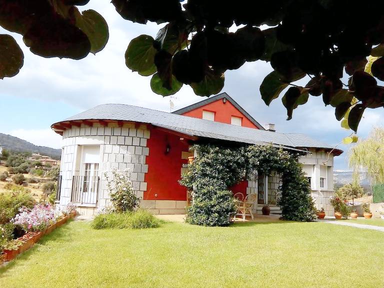 Casa Santa Cruz de Pinares