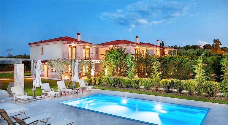 Villa with pool | Pet-friendly — photo 2