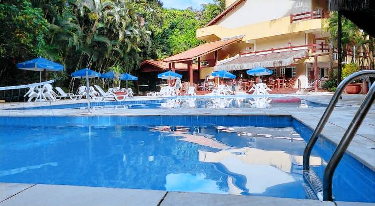 Serviced apartment with pool, sauna & garden in Bertioga