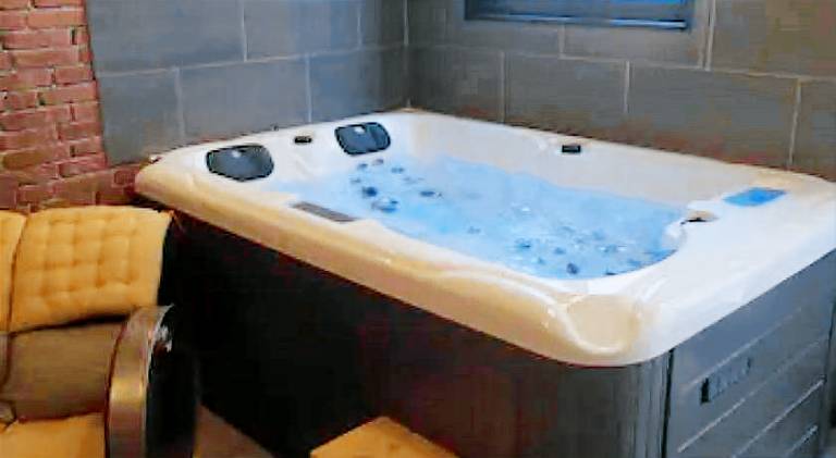 Apartment with sauna & hot tub in Périgueux