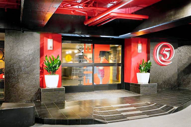 Staypineapple, Hotel FIVE, Downtown Seattle — photo 4