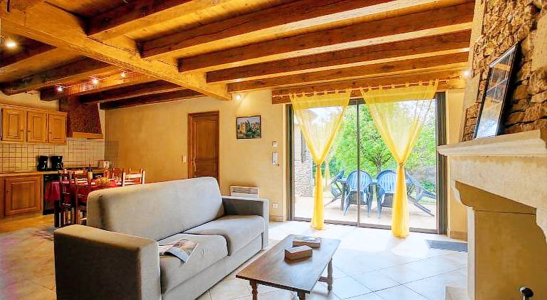 Vacation home with patio, pool & BBQ — photo 2