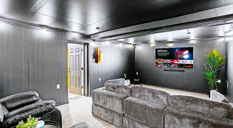 Pocono Retreat Hot Tub MovieRoom GameRoom etc — photo 5