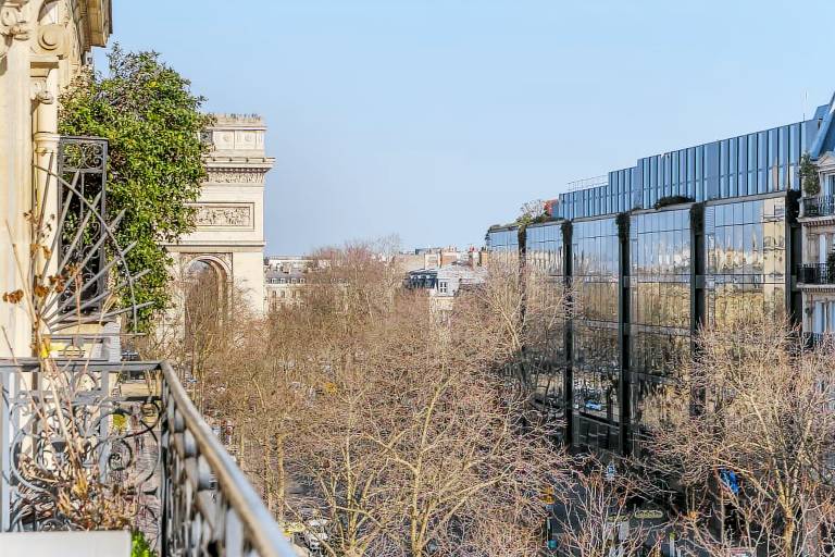 Luxury 5 Bed Residence - Opposite Arc de Triomphe — photo 5