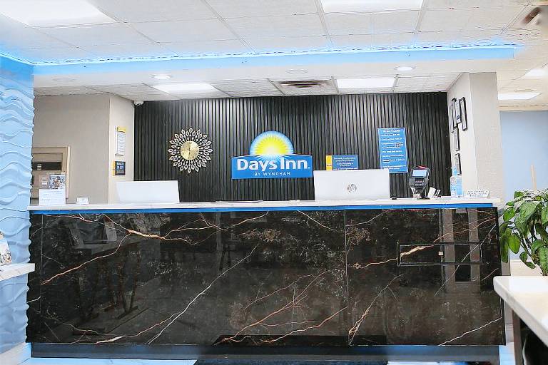 Days Inn by Wyndham Marianna — photo 4