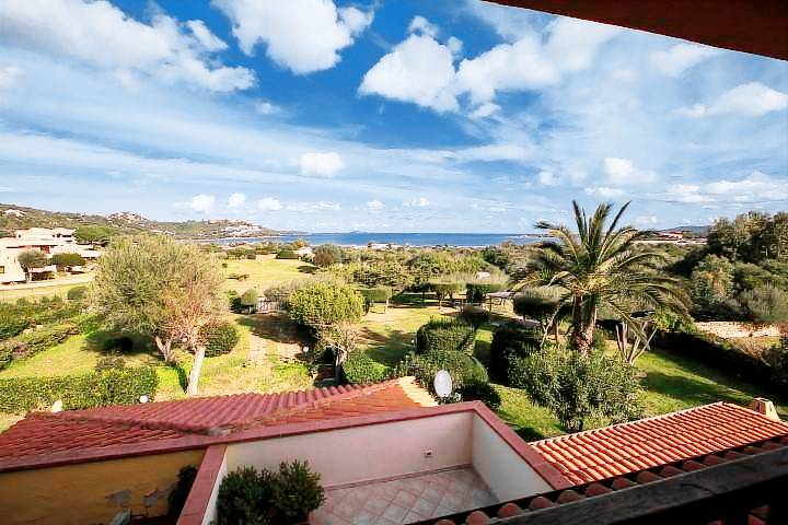 Rental apartment with pool & terrace in Golfo Aranci