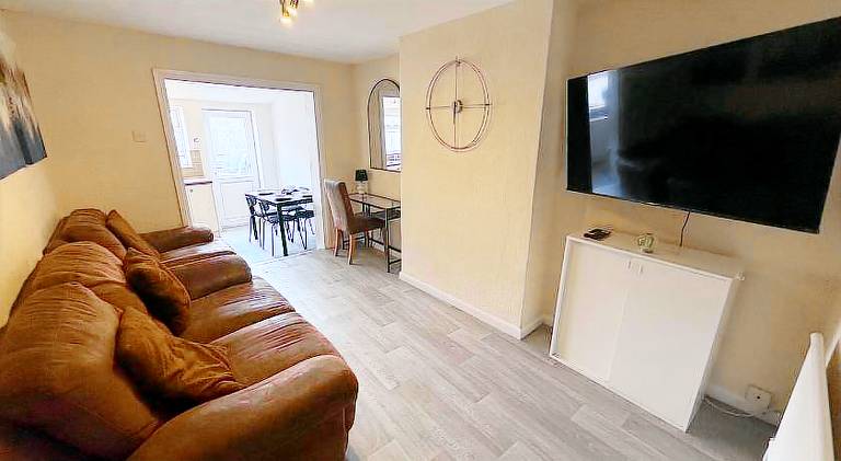 House with 1 room for 10 persons in Bristol