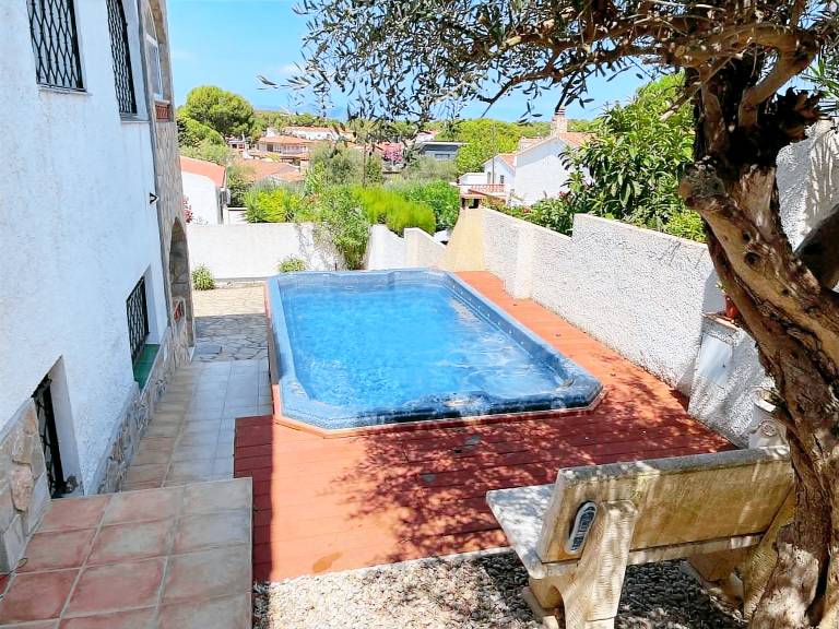 Villa with grill & private pool — photo 2