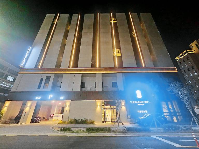 The Gleam Hotel