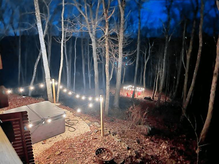 Adventure Creek - pet friendly, hot tub, creek on site, ping pong — photo 3