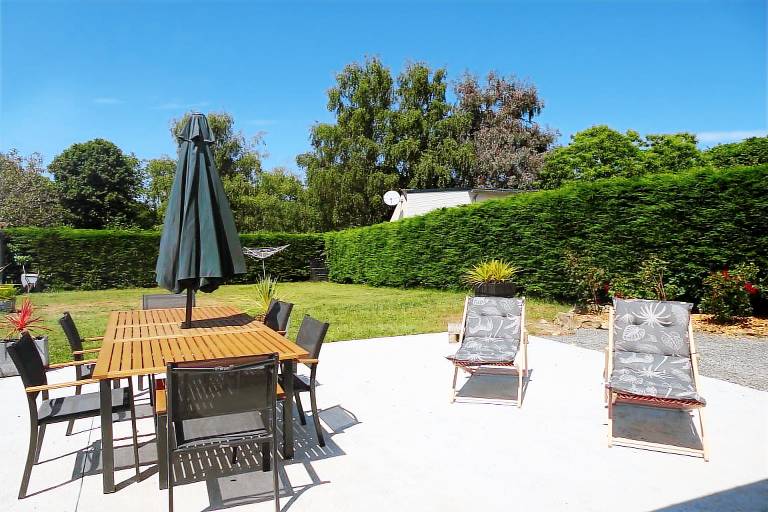 Vacation home with yard & patio — photo 2