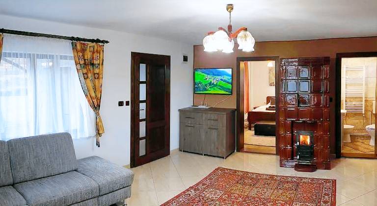 Pleasant lodge with BBQ, yard & jacuzzi | Pet-friendly — photo 2