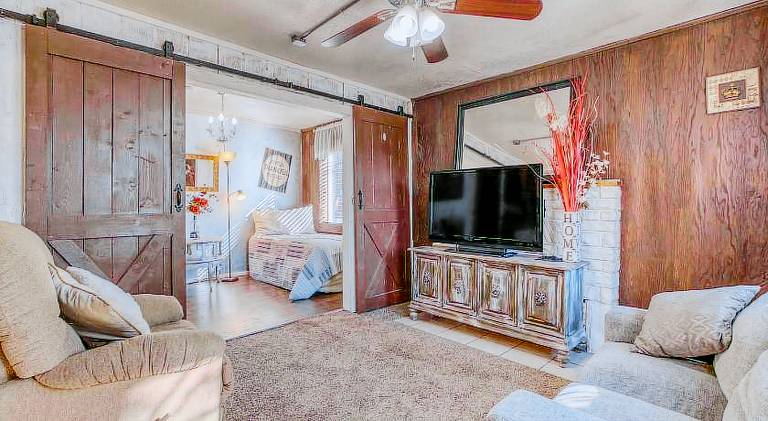 Enchanted Hideaway Cabins and Cottages — photo 2