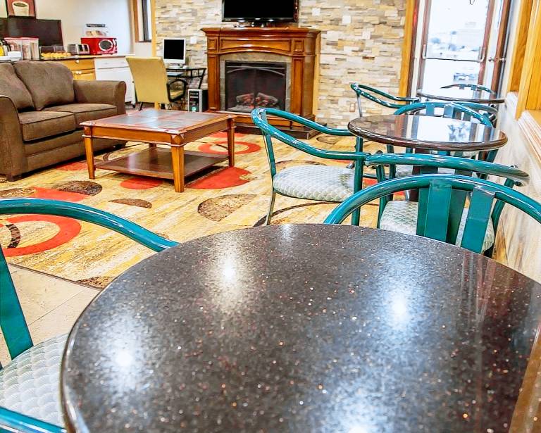 Econo Lodge Cedar Rapids South — photo 3