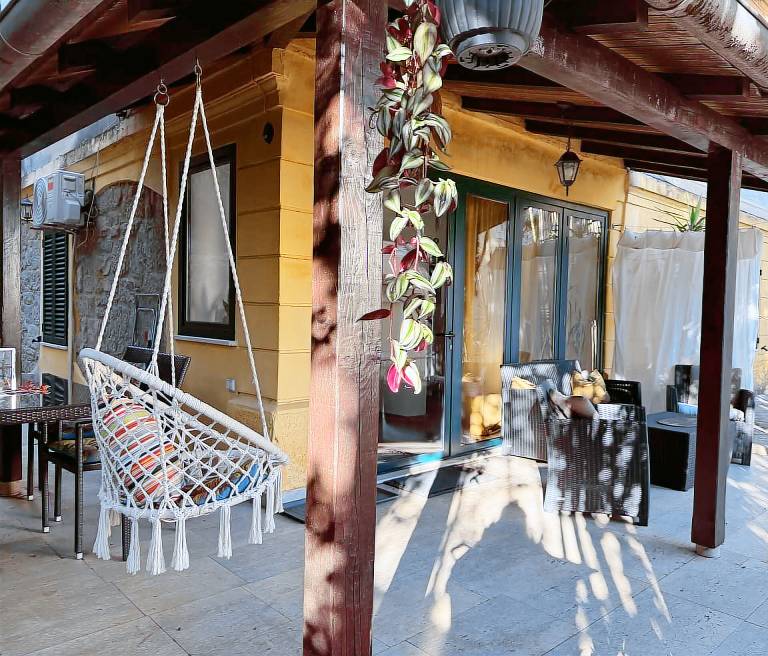 Rental apartment with yard & terrace — photo 3