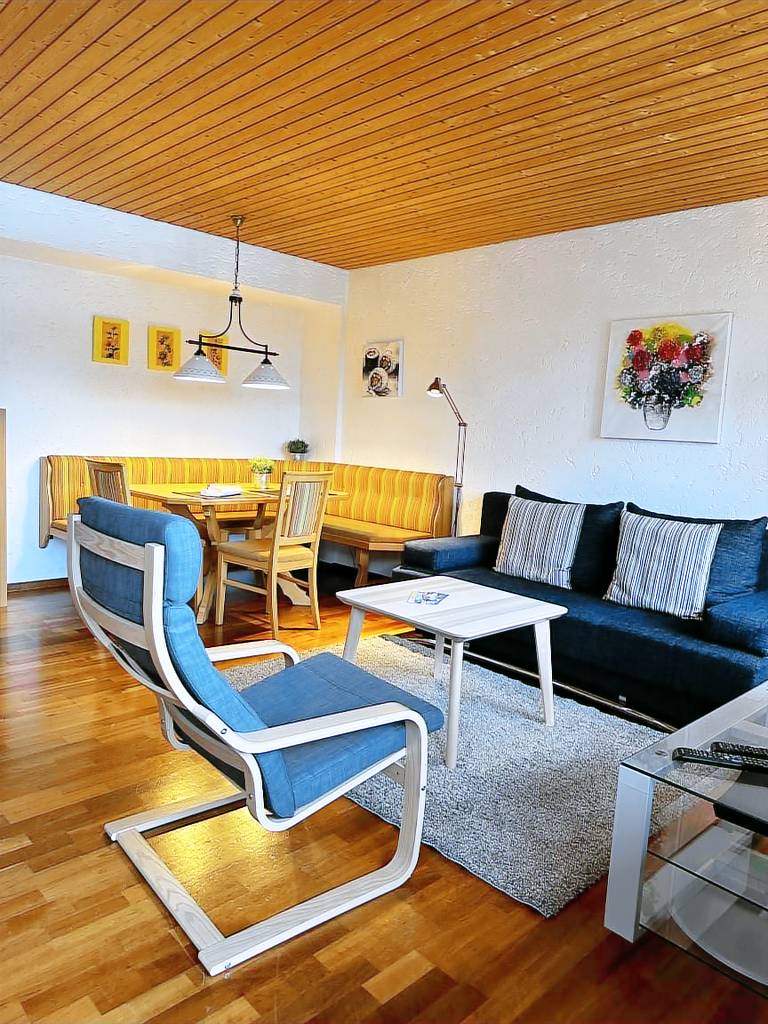 Rental apartment with terrace, yard & pool | Garden view in See