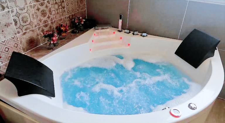 Villa with barbeque, terrace & jacuzzi | Good for workation — photo 5