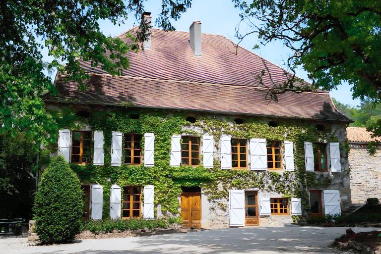 Large Charming House La Rivière, Heated Pool, Sleeps 15 in Cahors