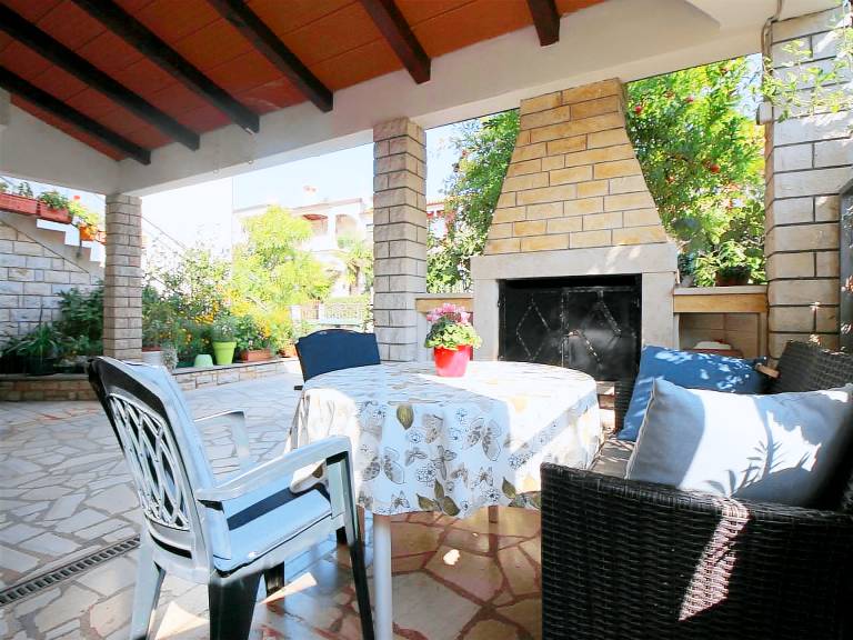Rental apartment with BBQ, terrace & yard | Nature view — photo 5