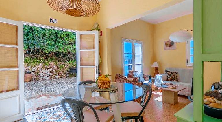 Vacation home with terrace — photo 2