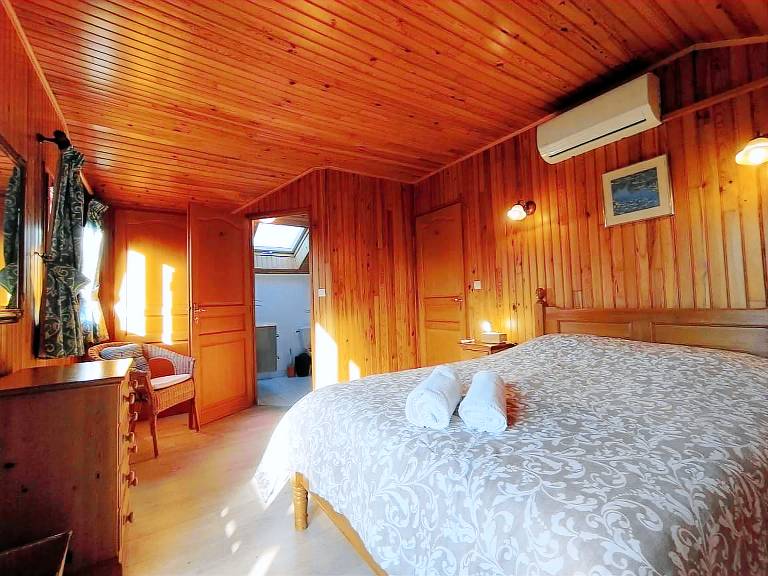 Fully equipped lovely chalet with grill, yard & pool | Pets allowed — photo 4
