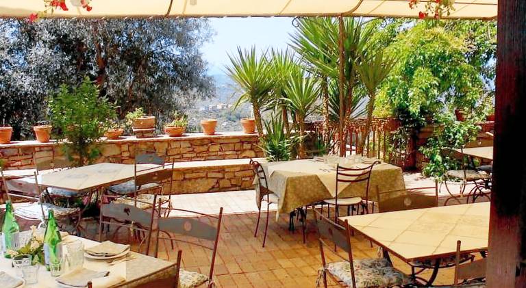 Vacation home with private pool, garden & patio | Suitable for remote work | Pet-friendly — photo 4