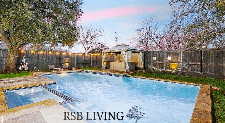 Ample villa with pool | Dogs allowed in Addison, TX