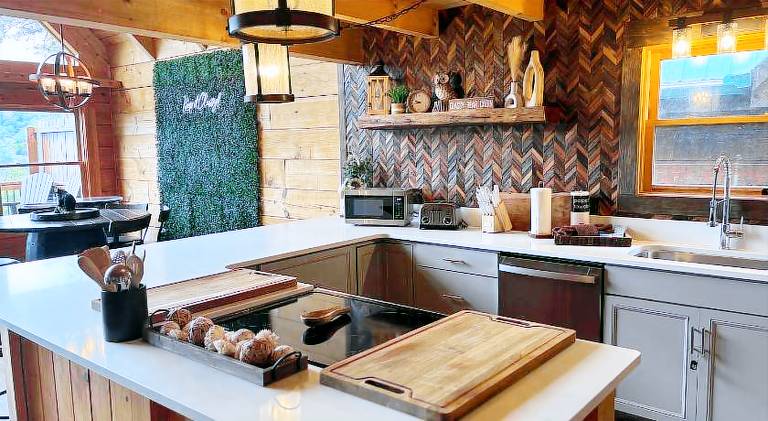 Chalet with jacuzzi — photo 4