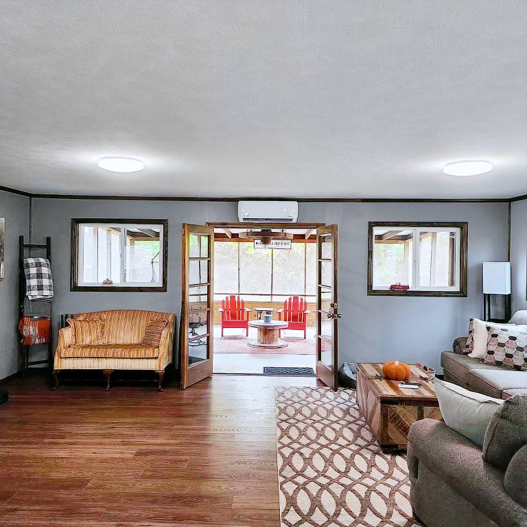 Cabin Hutchinson