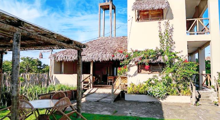 Lodge with garden, pool & patio — photo 3