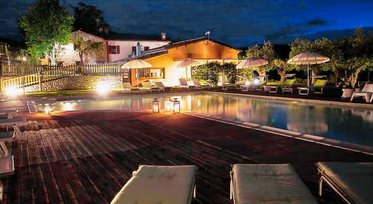 Serviced apartment with pool, barbeque & yard | Pets are welcome — photo 4